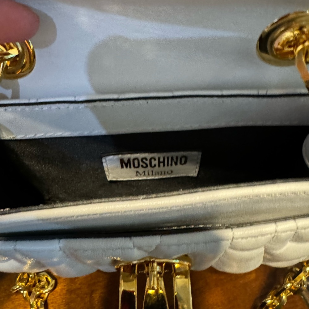 White  Moschino calfskin mini bag finished with refined matelasse quilting NWT - Picture 8 of 9